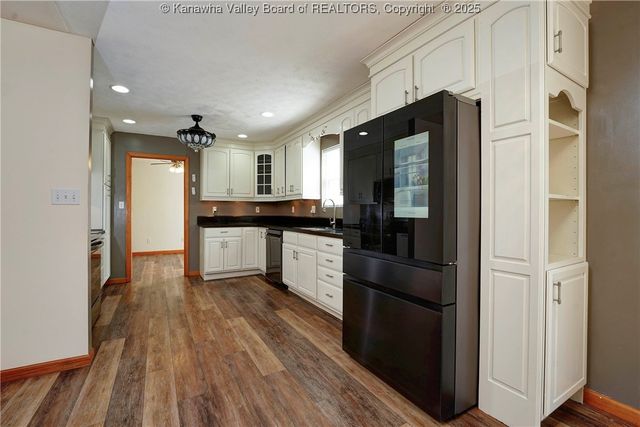 1 Bridlewood Road, Charleston, WV 25314