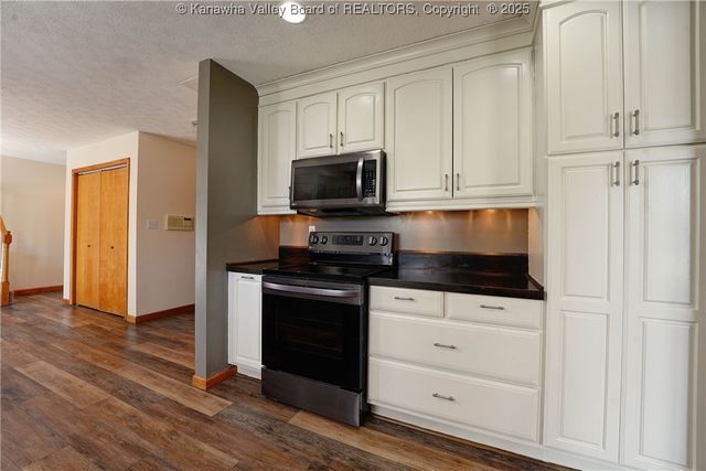 1 Bridlewood Road, Charleston, WV 25314