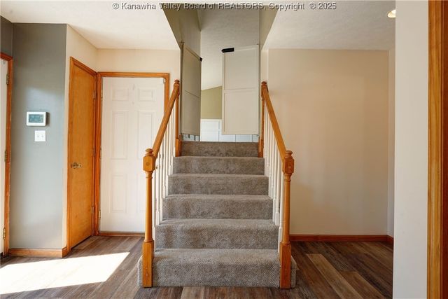 1 Bridlewood Road, Charleston, WV 25314