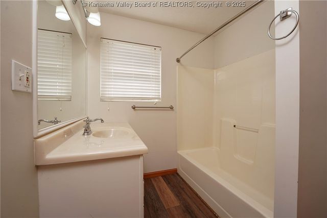 1 Bridlewood Road, Charleston, WV 25314