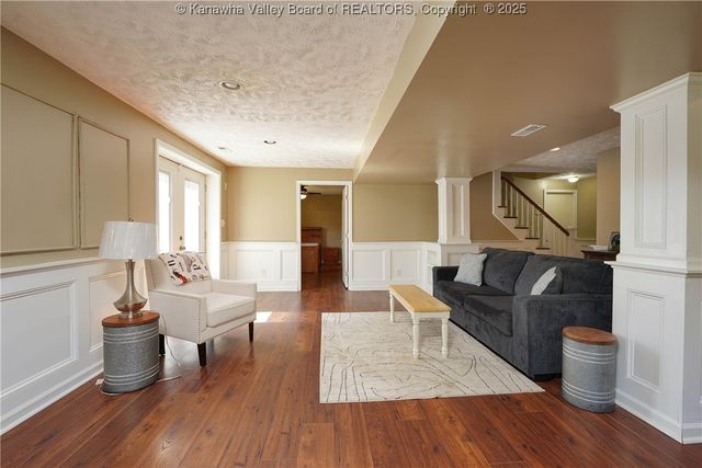 1 Bridlewood Road, Charleston, WV 25314