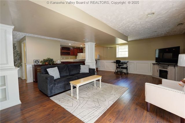 1 Bridlewood Road, Charleston, WV 25314