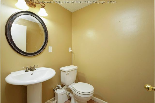 1 Bridlewood Road, Charleston, WV 25314