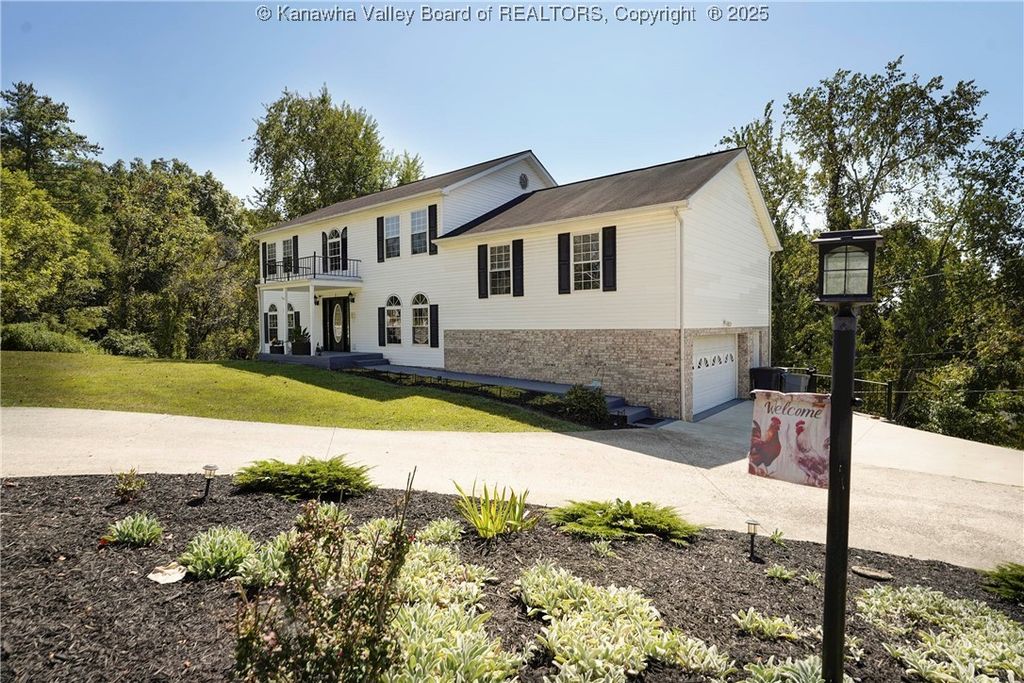 1 Bridlewood Road, Charleston, WV 25314