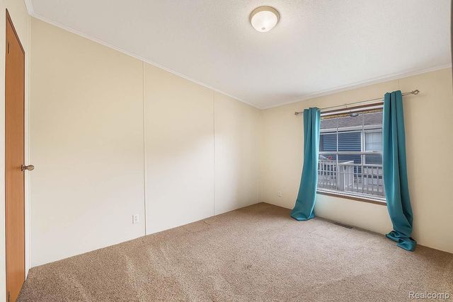 11311 N Lake Drive, Fenton, MI 48430