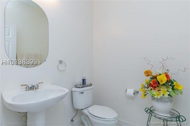 1032 Silktree Ln, Weston, FL 33327