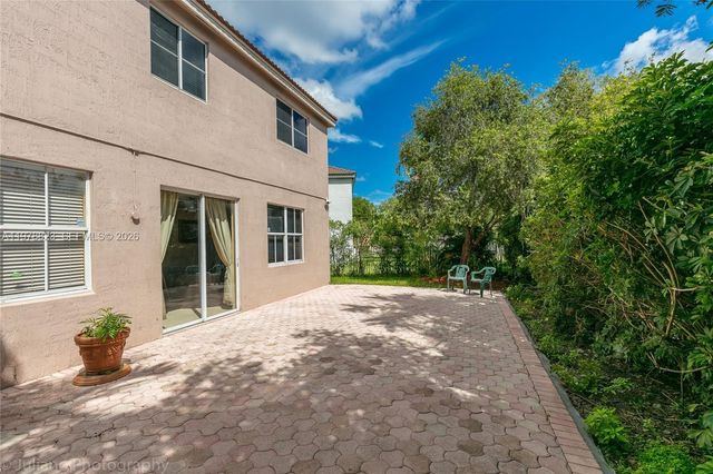 1032 Silktree Ln, Weston, FL 33327