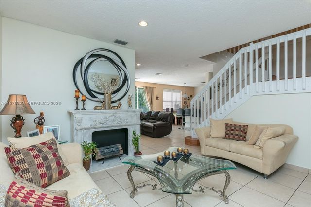 1032 Silktree Ln, Weston, FL 33327