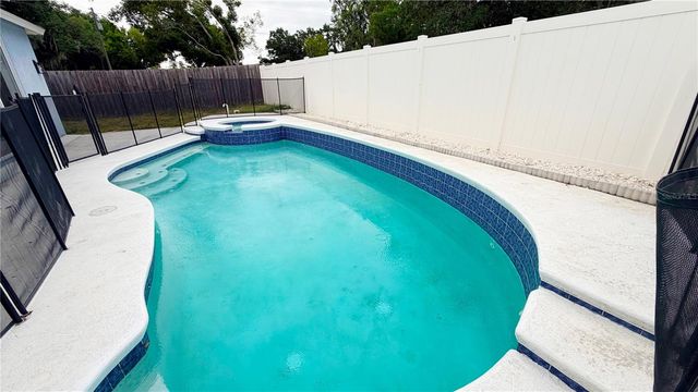 619 SCHOONER BAY COURT, Valrico, FL 33594