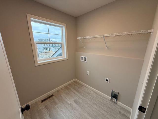 1667 Meadows Drive, East Bethel, MN 55011