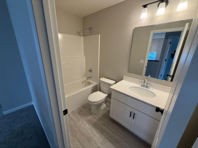 1667 Meadows Drive, East Bethel, MN 55011