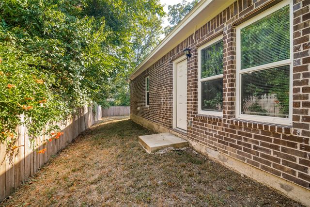 700 E Hickory Street, Kaufman, TX 75142