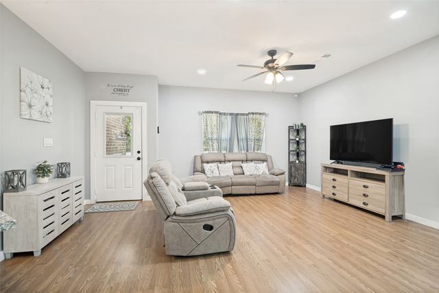700 E Hickory Street, Kaufman, TX 75142