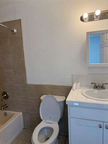 404 Lee ST, Smithville, TX 78957