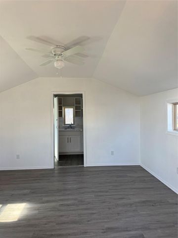 404 Lee ST, Smithville, TX 78957