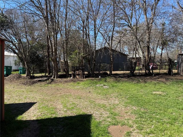 404 Lee ST, Smithville, TX 78957