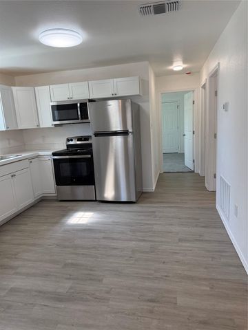 404 Lee ST, Smithville, TX 78957