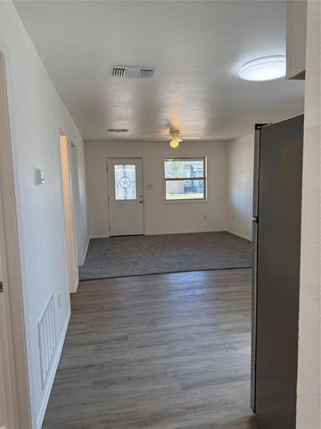 404 Lee ST, Smithville, TX 78957