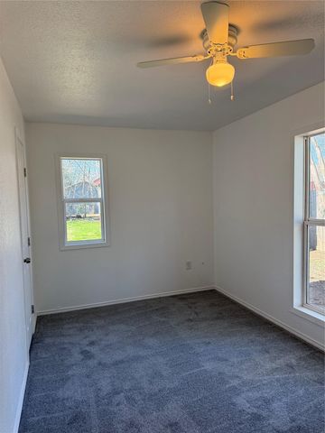 404 Lee ST, Smithville, TX 78957