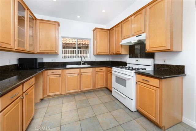 455 W Wilson 2, Glendale, CA 91203