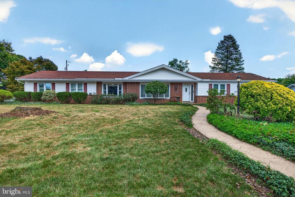 1957 GERALDSON DR, Lancaster, PA 17601