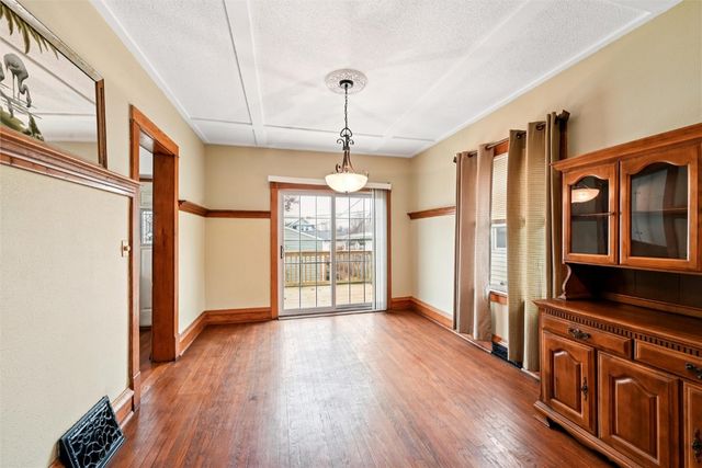 235 Highland Drive NW, Cedar Rapids, IA 52405