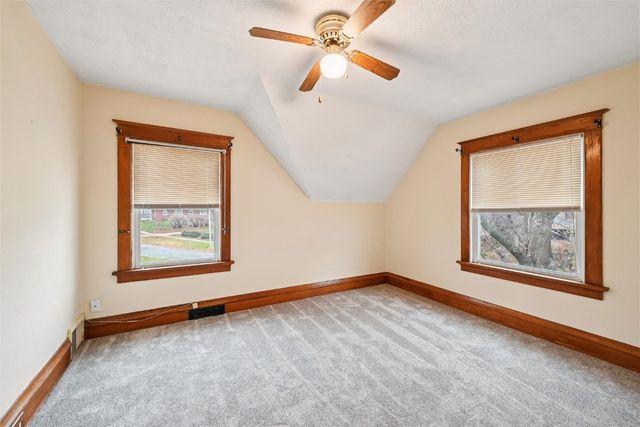 235 Highland Drive NW, Cedar Rapids, IA 52405