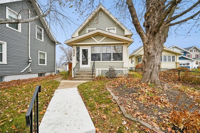 235 Highland Drive NW, Cedar Rapids, IA 52405