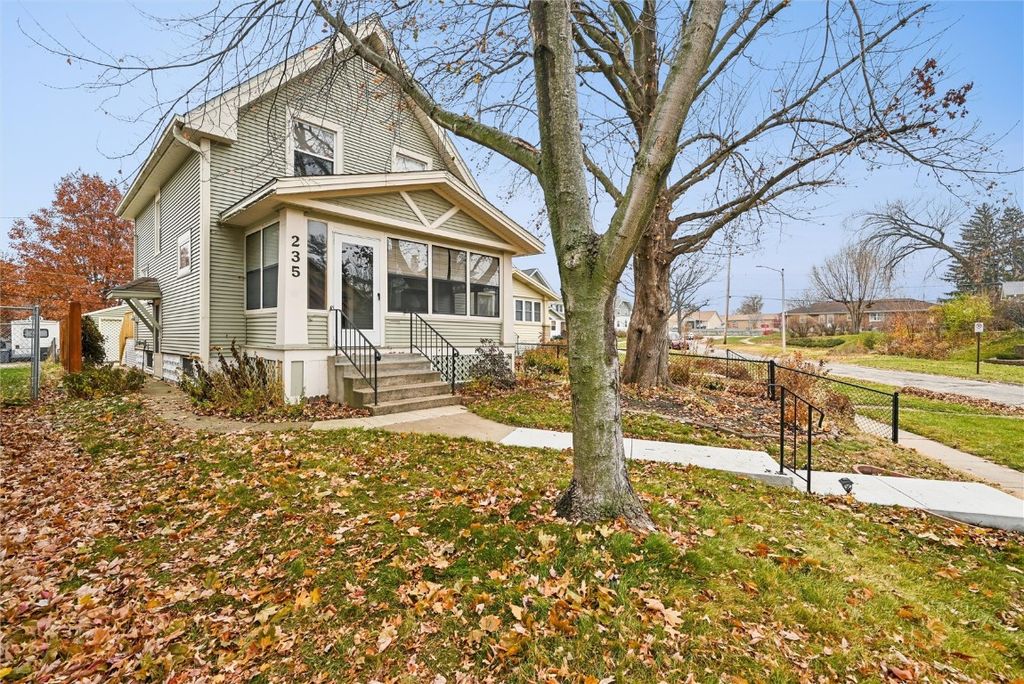 235 Highland Drive NW, Cedar Rapids, IA 52405
