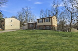 464 Malcolm, Moon/crescent Twp, PA 15108