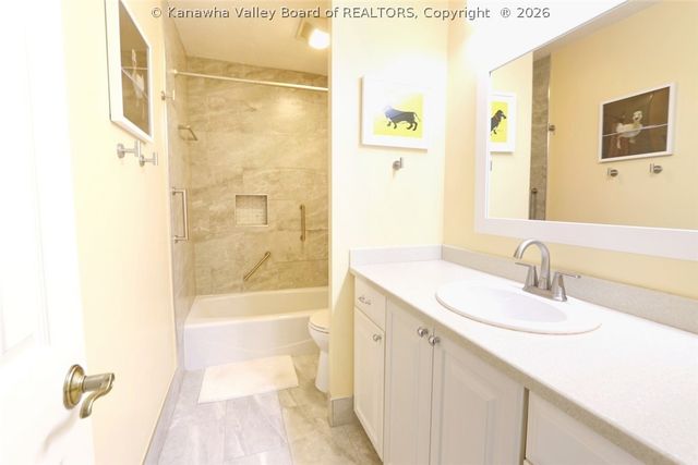 302 Powder Horn Road, Charleston, WV 25314