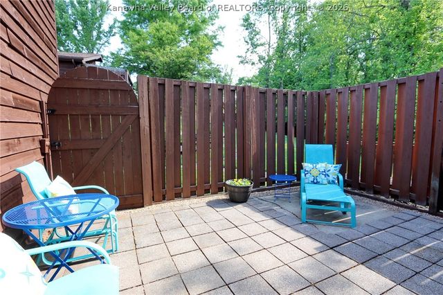 302 Powder Horn Road, Charleston, WV 25314