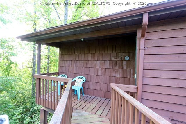 302 Powder Horn Road, Charleston, WV 25314