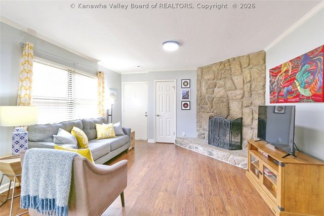 302 Powder Horn Road, Charleston, WV 25314
