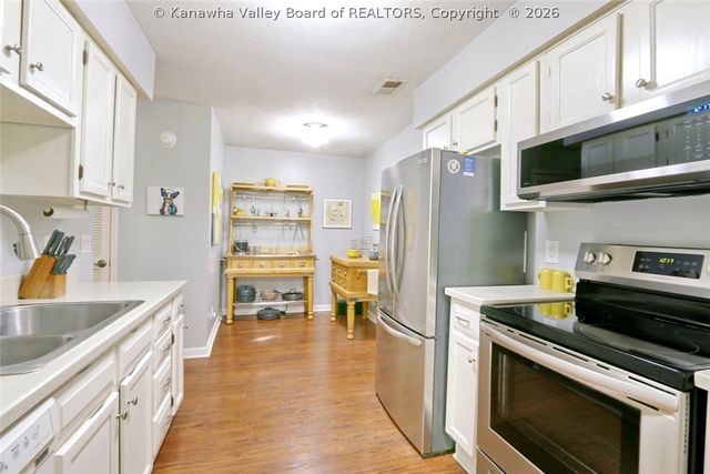 302 Powder Horn Road, Charleston, WV 25314