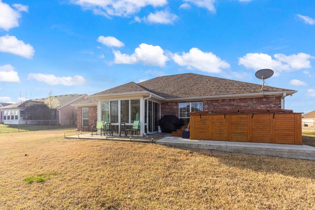 801 E 9th Street, Grove, OK 74344