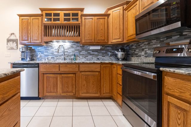 801 E 9th Street, Grove, OK 74344