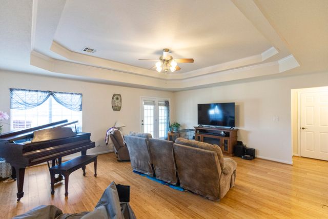 801 E 9th Street, Grove, OK 74344