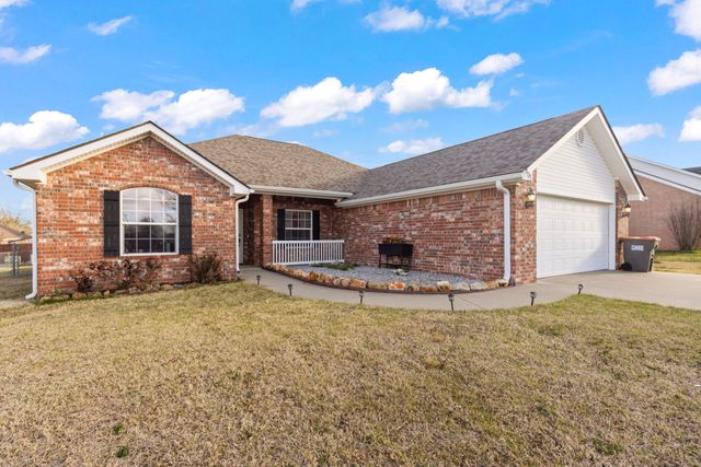 801 E 9th Street, Grove, OK 74344