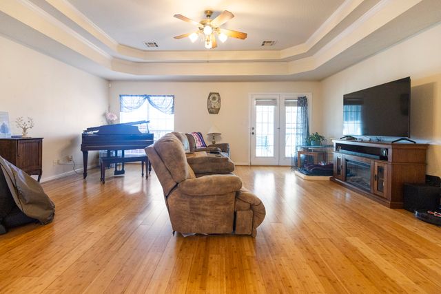 801 E 9th Street, Grove, OK 74344