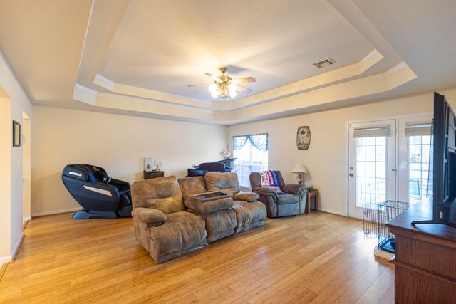 801 E 9th Street, Grove, OK 74344