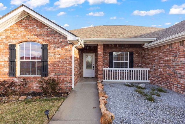 801 E 9th Street, Grove, OK 74344