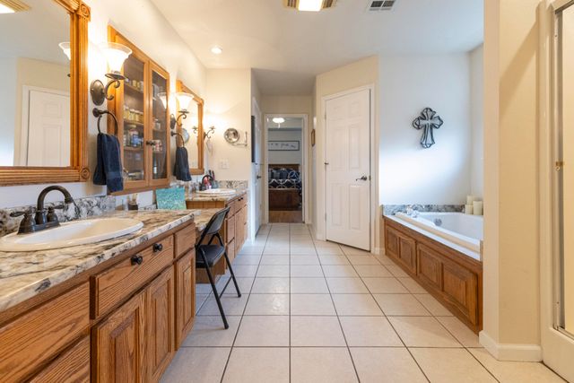 801 E 9th Street, Grove, OK 74344