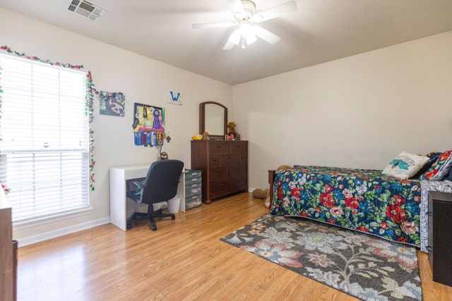 801 E 9th Street, Grove, OK 74344