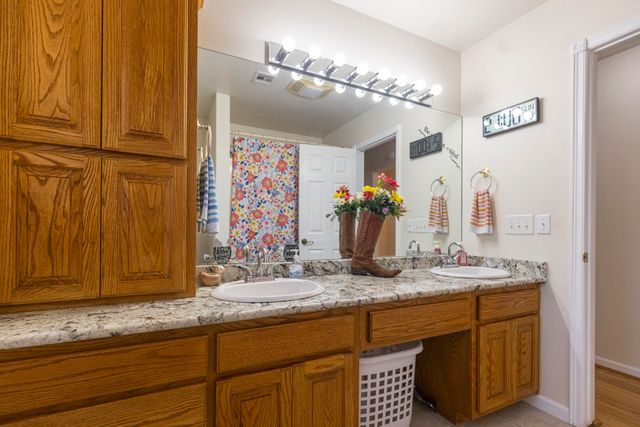 801 E 9th Street, Grove, OK 74344