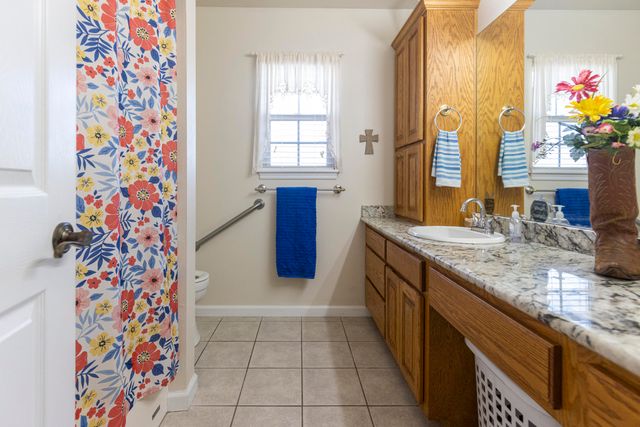 801 E 9th Street, Grove, OK 74344