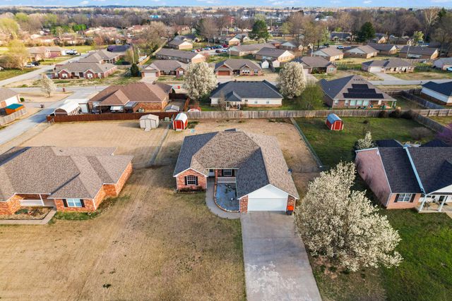 801 E 9th Street, Grove, OK 74344