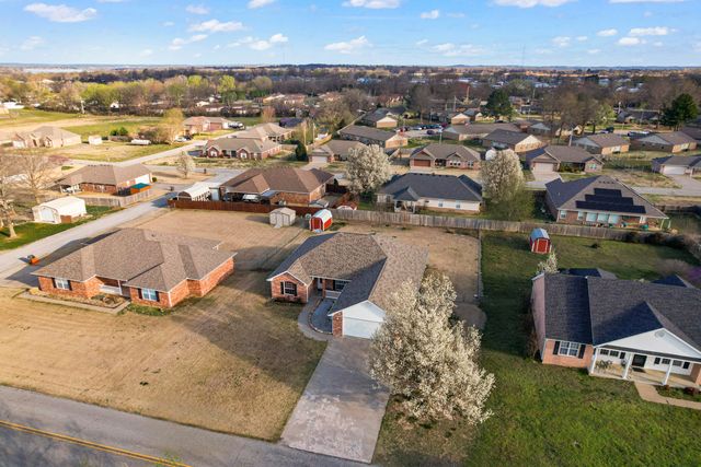 801 E 9th Street, Grove, OK 74344