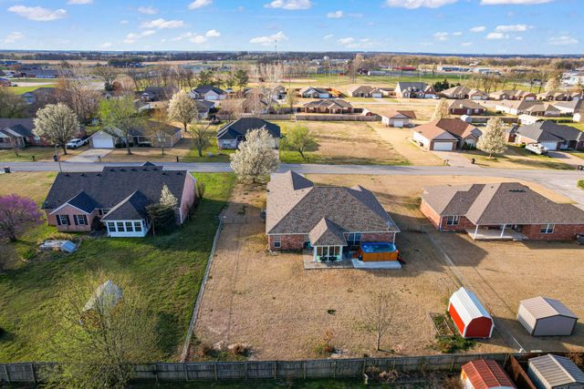 801 E 9th Street, Grove, OK 74344