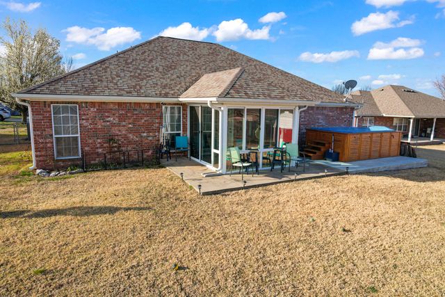 801 E 9th Street, Grove, OK 74344